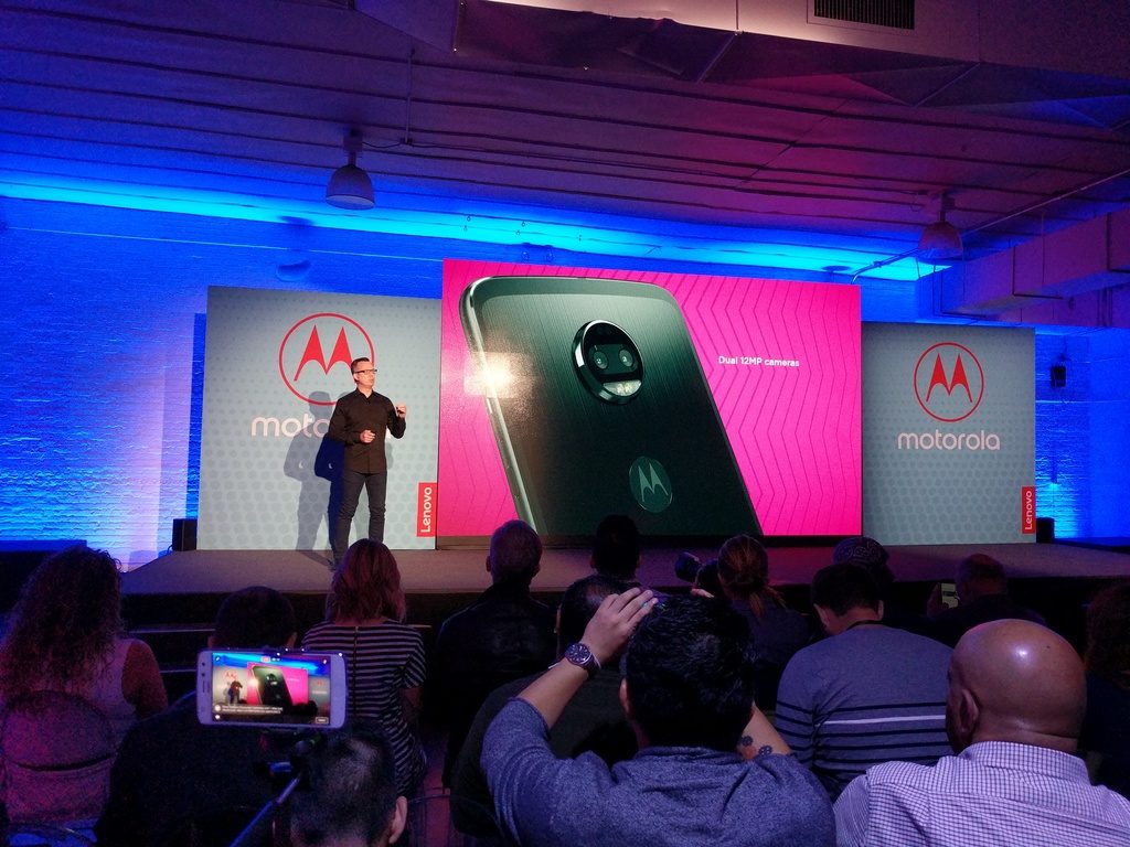 Motorola sends out invites to their MWC press conference, we will see a