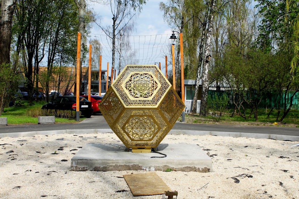 Новая скульптура в Наводницком парке