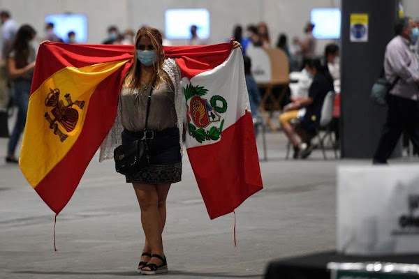 Miles de peruanos votan en España por la presidencia de Perú Miles de peruanos votan en España por la presidencia de Perú