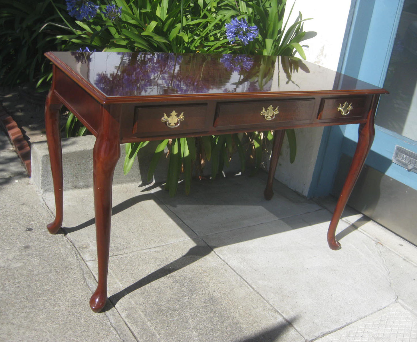 UHURU FURNITURE & COLLECTIBLES SOLD Queen Anne Library Table 90