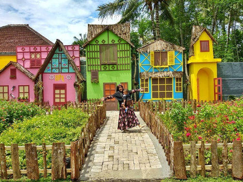 Wisata Eropa Sekarang Ada Di Kencong Jember Unik Sekali