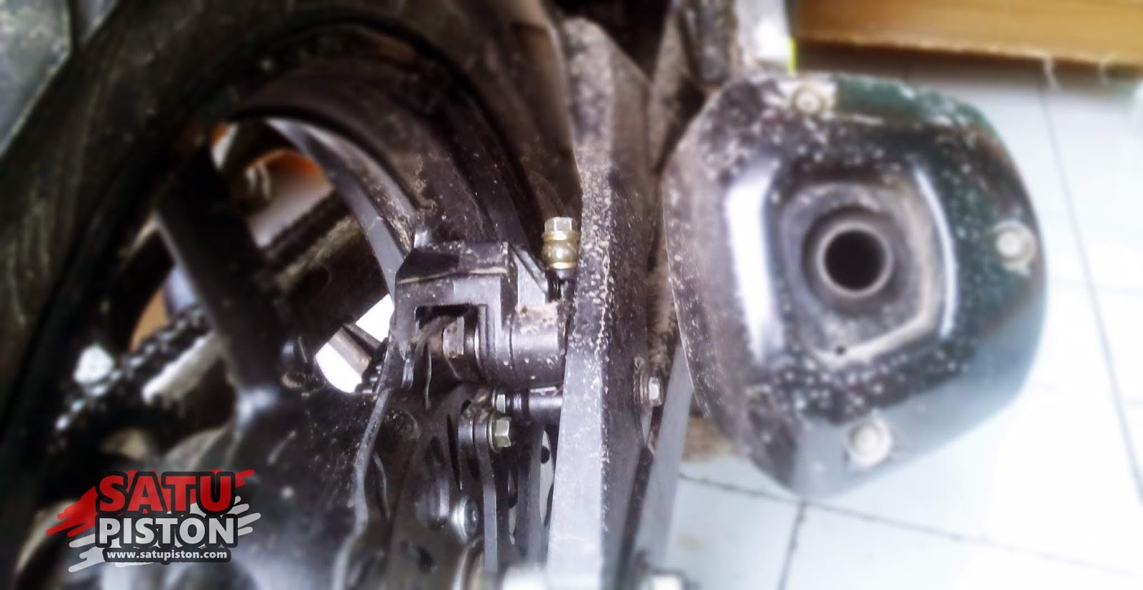 Persamaan Kampas Rem dan Piringan Cakram dari Set Cakram Belakang Ride