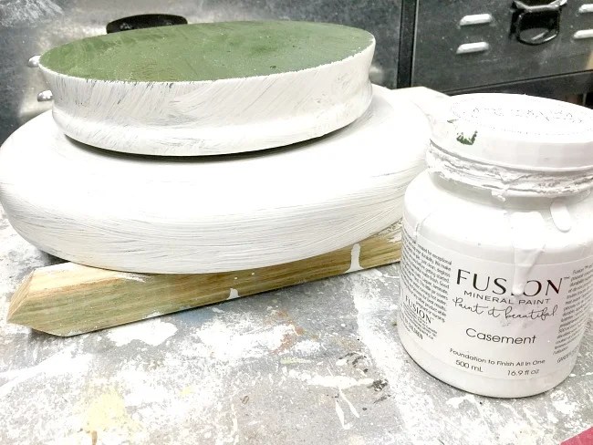 painting a white lazy susan from the thrift store