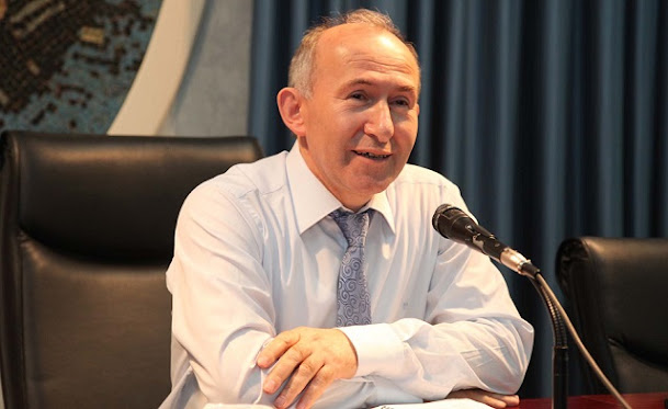Tarihçi Akademisyen Prof. Dr. Ahmet Şimşirgil kimdir? aslen nerelidir? kaç yaşında? eserleri, biyografisi ve hayatı hakkında kısa bilgiler. Tarihçi Akademisyen Prof. Dr. Ahmet Şimşirgil kimdir? aslen nerelidir? kaç yaşında? eserleri, biyografisi ve hayatı hakkında kısa bilgiler.