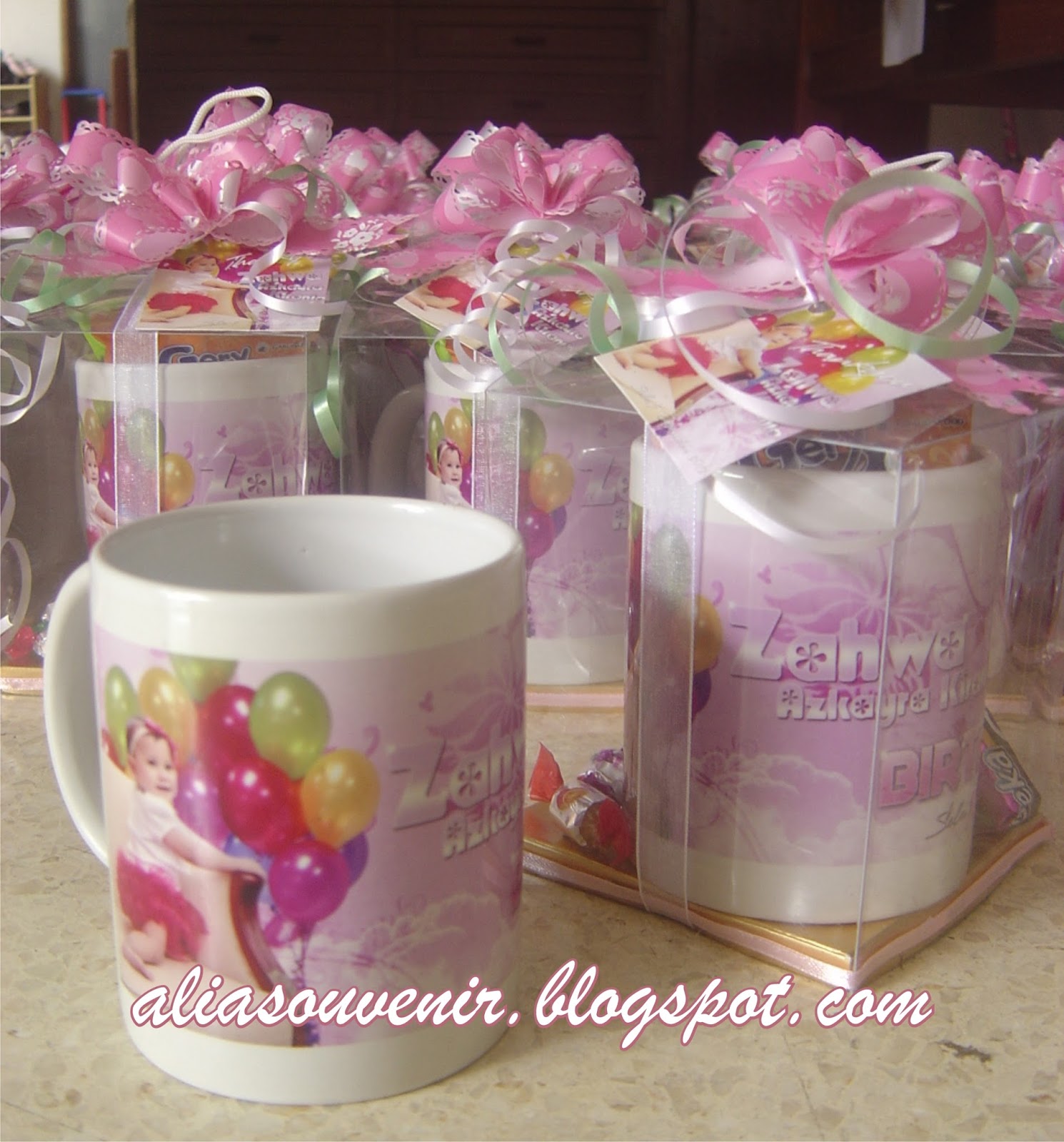 Souvenir Mug Sablon Full Colour Design Ulang Tahun Anak Kemas Mika dan Pita