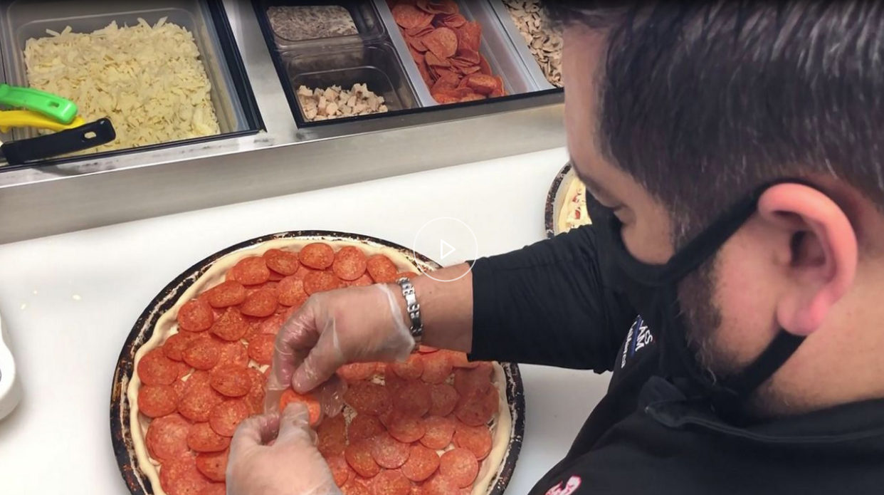 Pizza place owners join to help other restaurant owners during pandemic