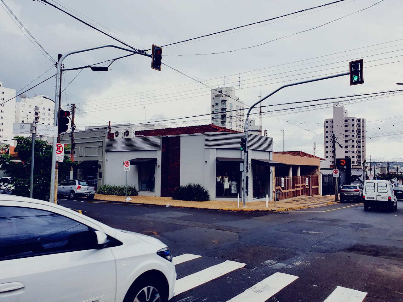 Rua 13 de Maio Ganha Semáforos Para Garantir Fluxo de Veículos Alta Tensão Rua 13 de Maio Ganha Semáforos Para Garantir Fluxo de Veículos Alta Tensão