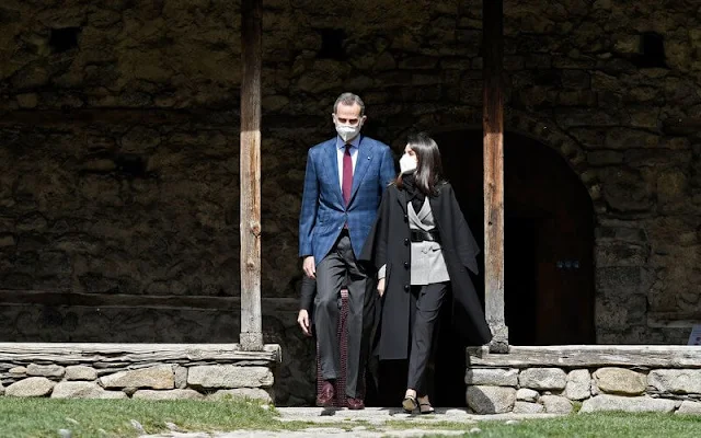 Queen Letizia wore a double breasted glen plaid blazer from Carolina Herrera, and a black lace trim camisole top from Zara