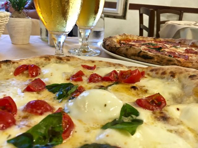 The Best Pizza in Capri {Buca di Bacco} 