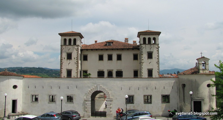 Goriška Brda, grad Dobrovo Slovenija, S.Primorska