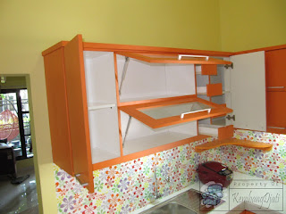 Kitchen Set Dan Rak TV Warna Oranye  - Furniture Semarang