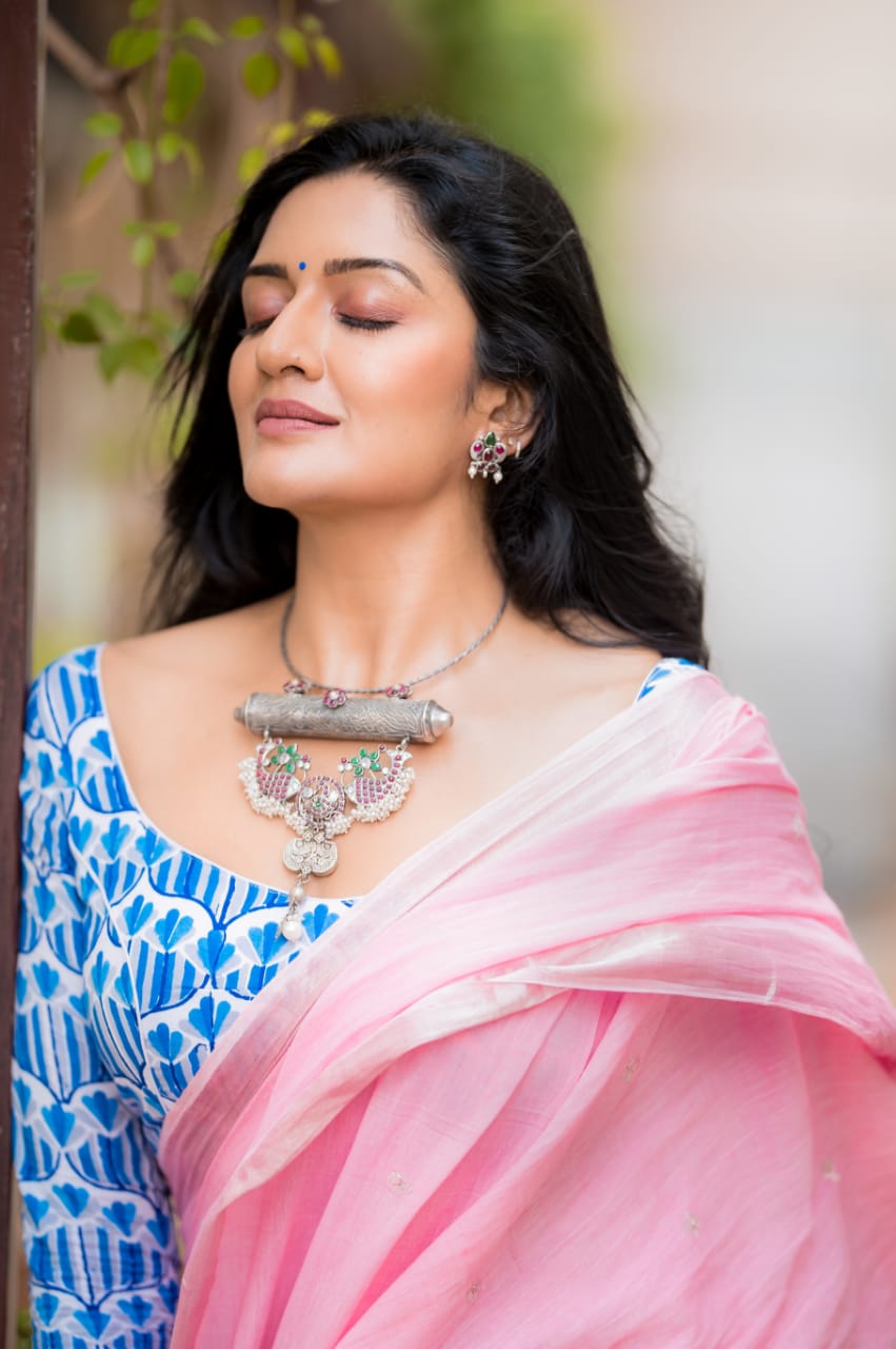 Actress Vimala Raman In Khadi Jamdani Saree Photos Navel Queens Actress Vimala Raman In Khadi Jamdani Saree Photos Navel Queens