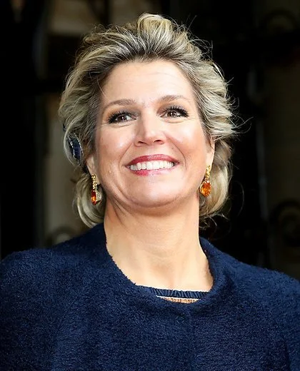 Queen Maxima wore Jantaminiau cape coat and dress