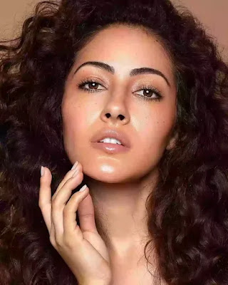 जेनिफर पिकिनाटो एक्सपायरी डेट में मोनिका