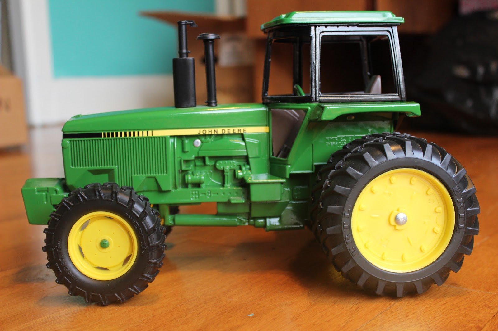 spoelman-family-toy-tractor-collection-john-deere-4850-iron-horse