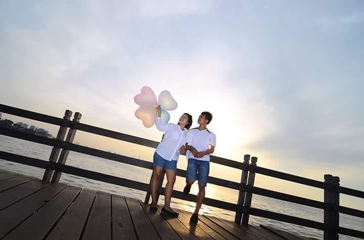 Tema Tren Photo Prewedding Pose Kasual Foto Video Shooting Weddingque