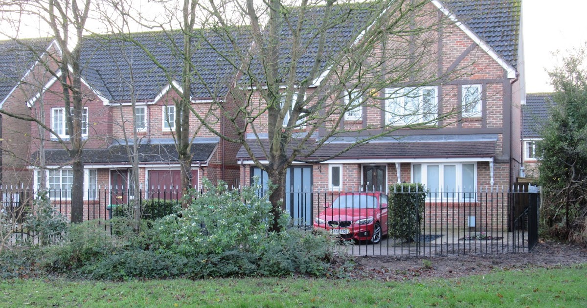 Ham Photos Vandalism in Royal Park Gate