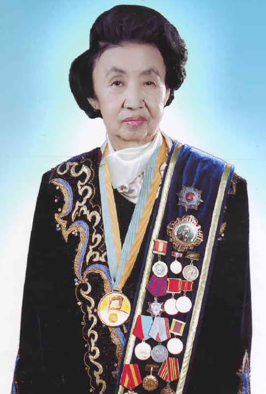 эгемберди чалабаев. киргизские игрушки. м. анатай омурканов чолпонбай. каныбек иманалиев министр образования.