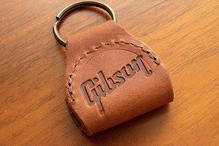 Gibson の刻印が存在感を出す