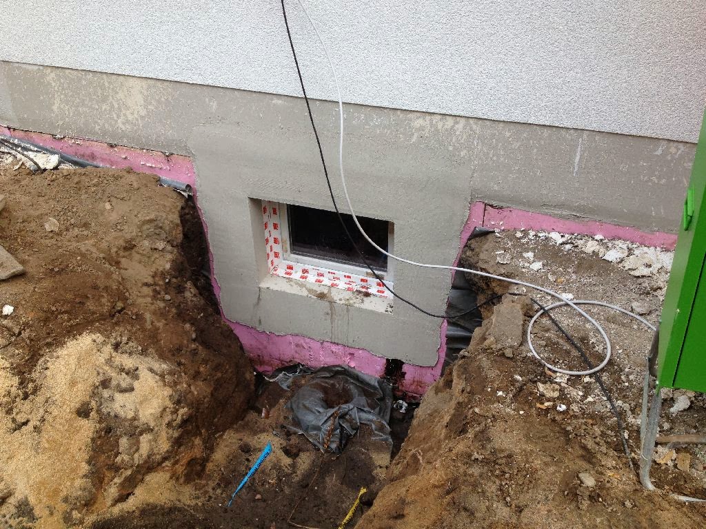 HuM's Baublog: Tag 123: Estrich, Kellerfenster, Tiefenbohrung für die