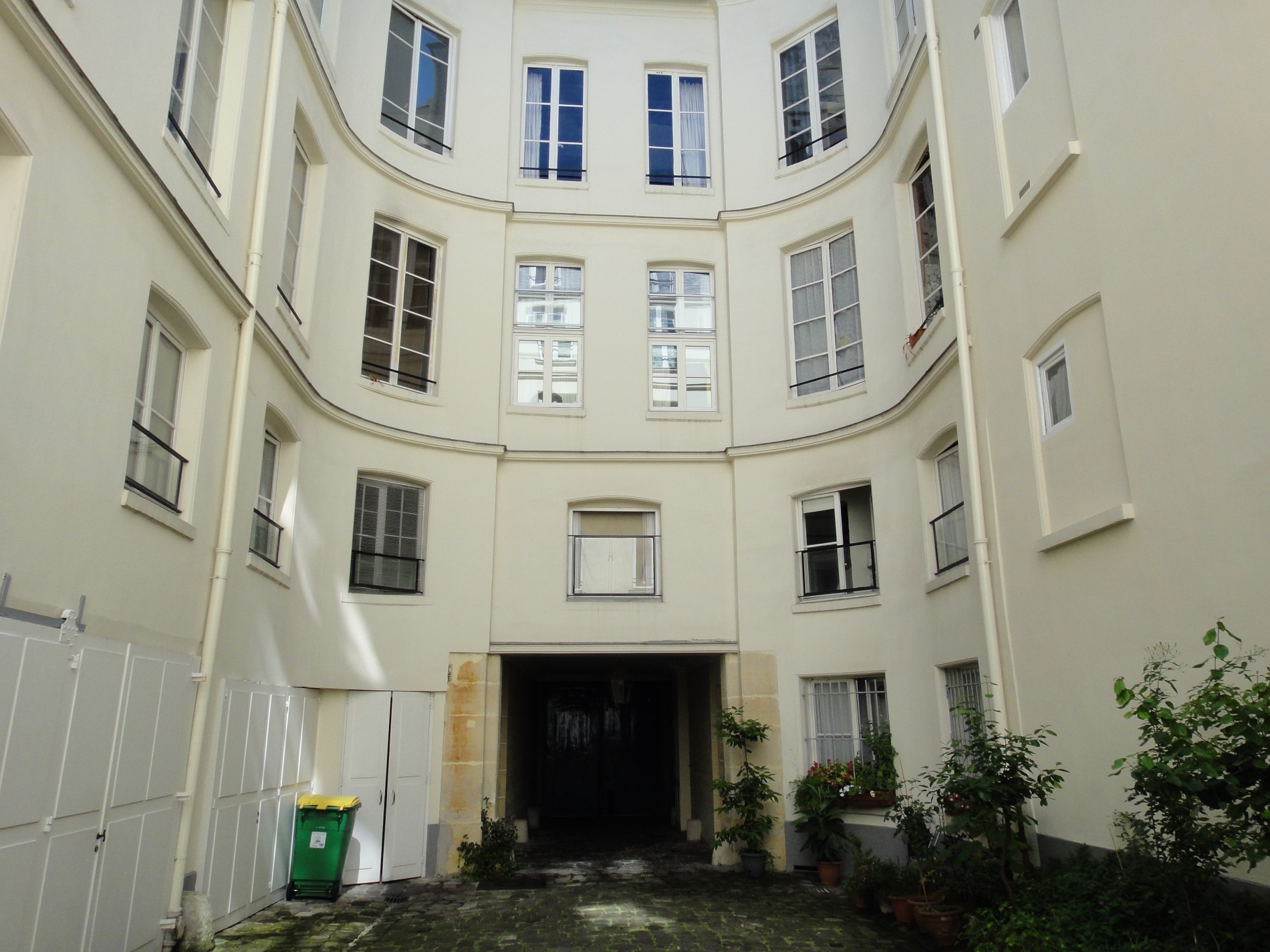 Parisbiseart Rue SaintSauveur