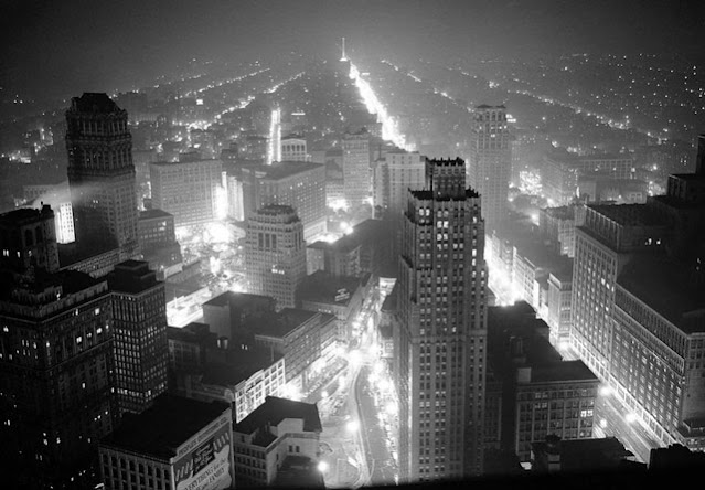 Detroit during a blackout, 4 May 1942 worldwartwo.filminspector.com