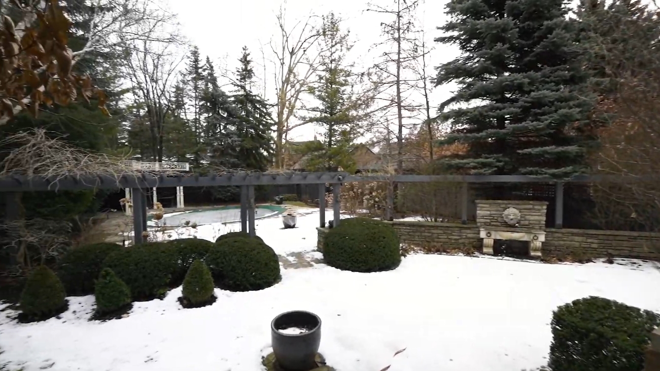 Luxury Home Interior Design Tour vs. 88 South Drive, Toronto, Ontario - Sotheby's International Realty Canada