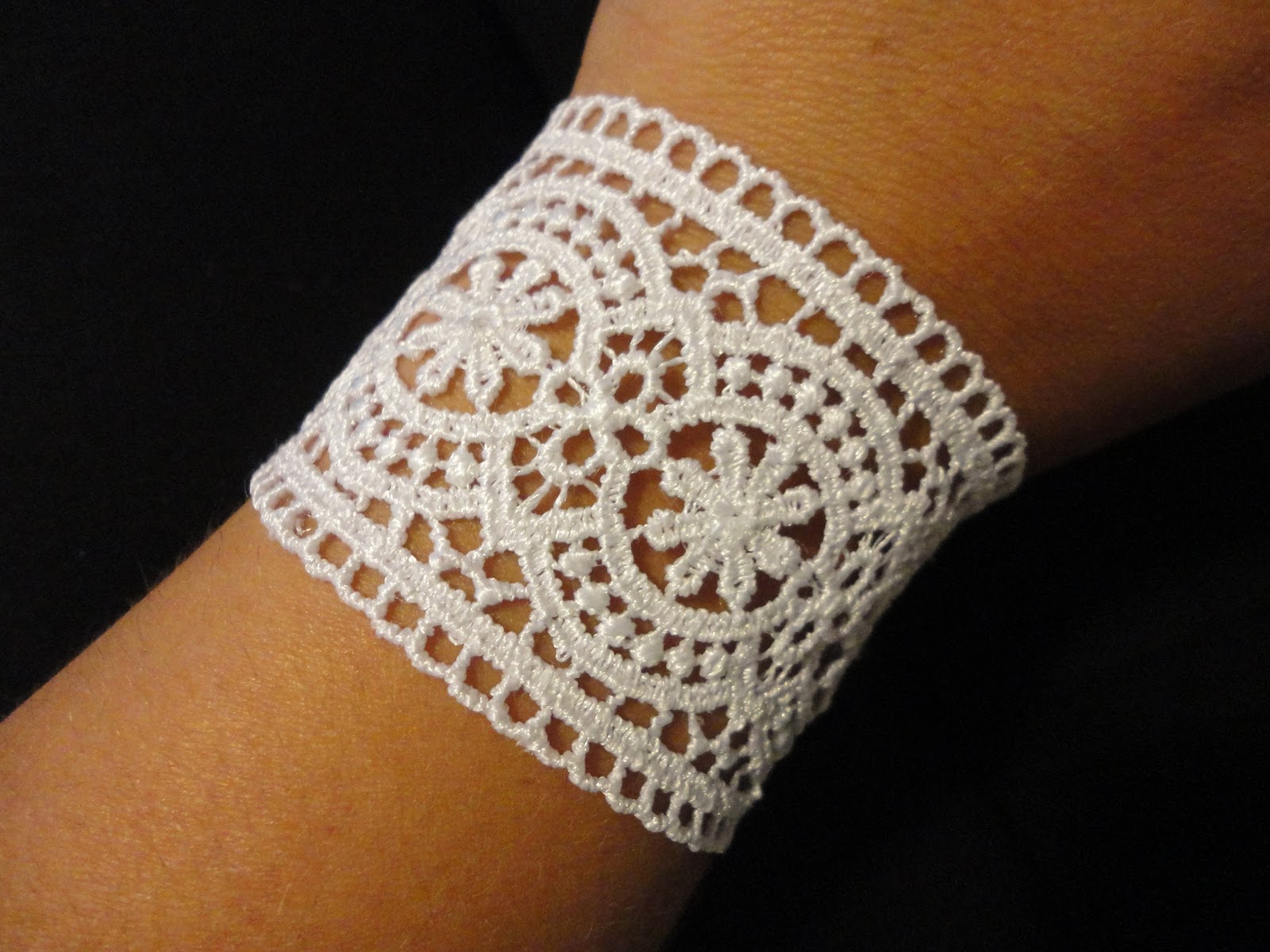 Living.Life.And.Loving.Every.Second DIY Lace Bracelet