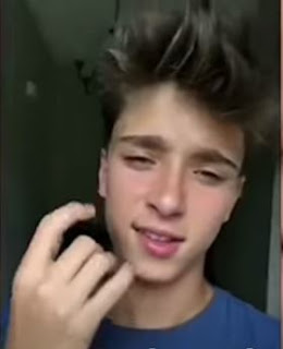 Image of Josh Richards age 19 who make 1000 dollor a minute  from tiktok