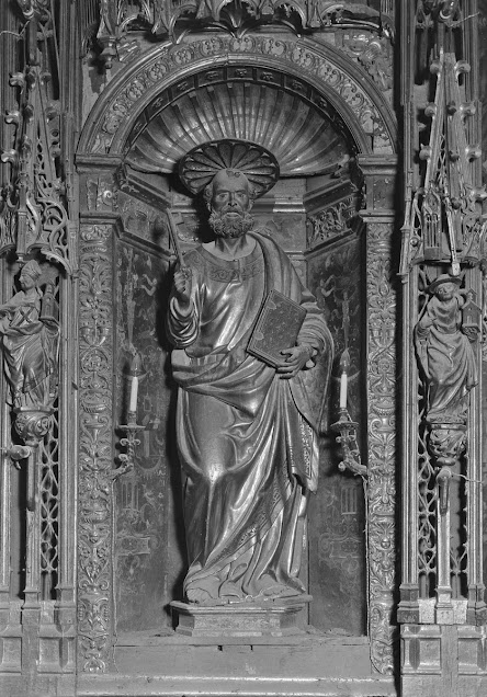 San Pedro en el retablo del altar mayor de la iglesia