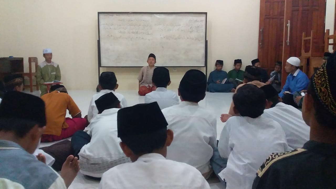 √ Pondok Pesantren Tahfizh Al Qur�an (Putra &amp; Putri) Ar