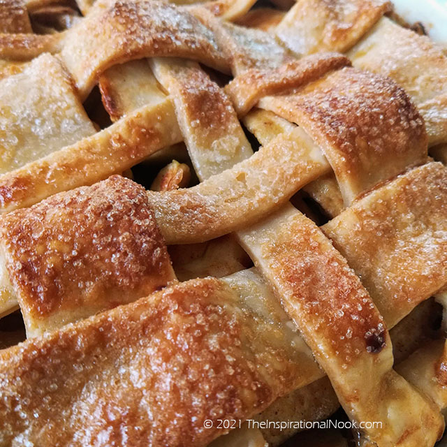 lattice pie crust design, apple pie lattice design, woven pie crust, Apple Pie with criss cross top, Apple pie with lattice, apple pie lattice crust, classic American Apple Pie