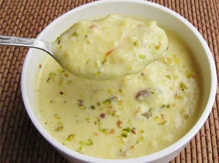 garnish-the-kheer-with-dry-fruits