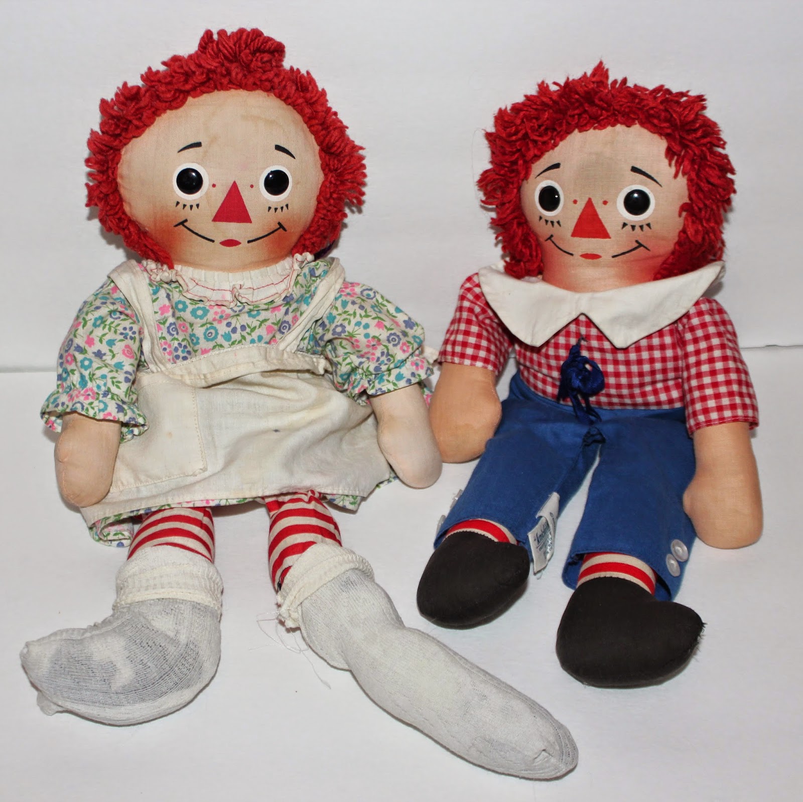Тряпичная энни. Тряпичная кукла Рэггеди Энн.. Тряпичная Энни и Энди. Тряпичная Энни 1977. Музей тряпичной куклы Реггеди Энн.