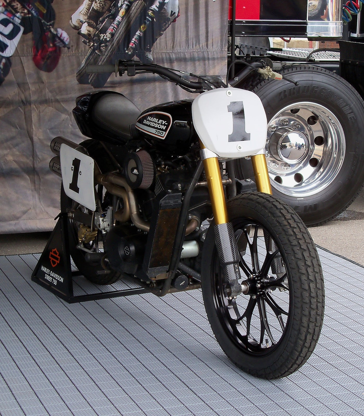 Racing Cafe Harley Davidson Street 750 Dirt Track Indy Mile 2015