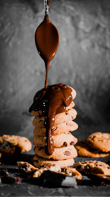 Wallpaper with cookies with melted chocolate HD