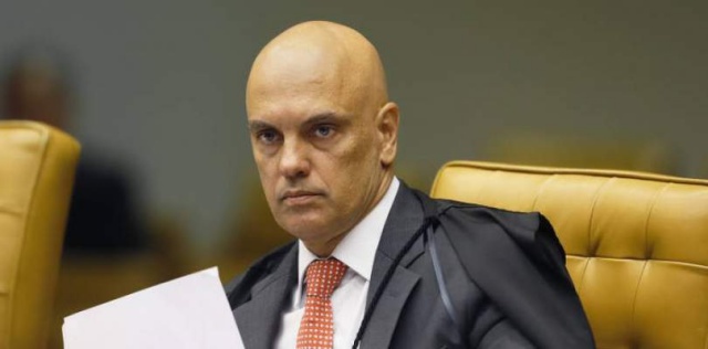 STF decide investigar organização criminosa de fake news que envolve Flávio e Carlos Bolsonaro