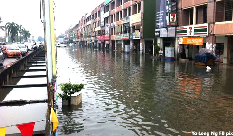 Gambar banjir kilat di pekan Klang