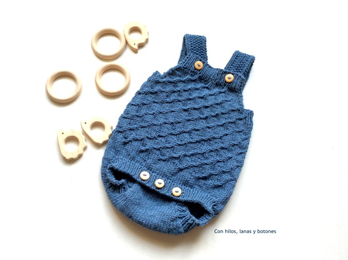 Con hilos, lanas y botones: Pelele Urban (Becharmed knitwear)