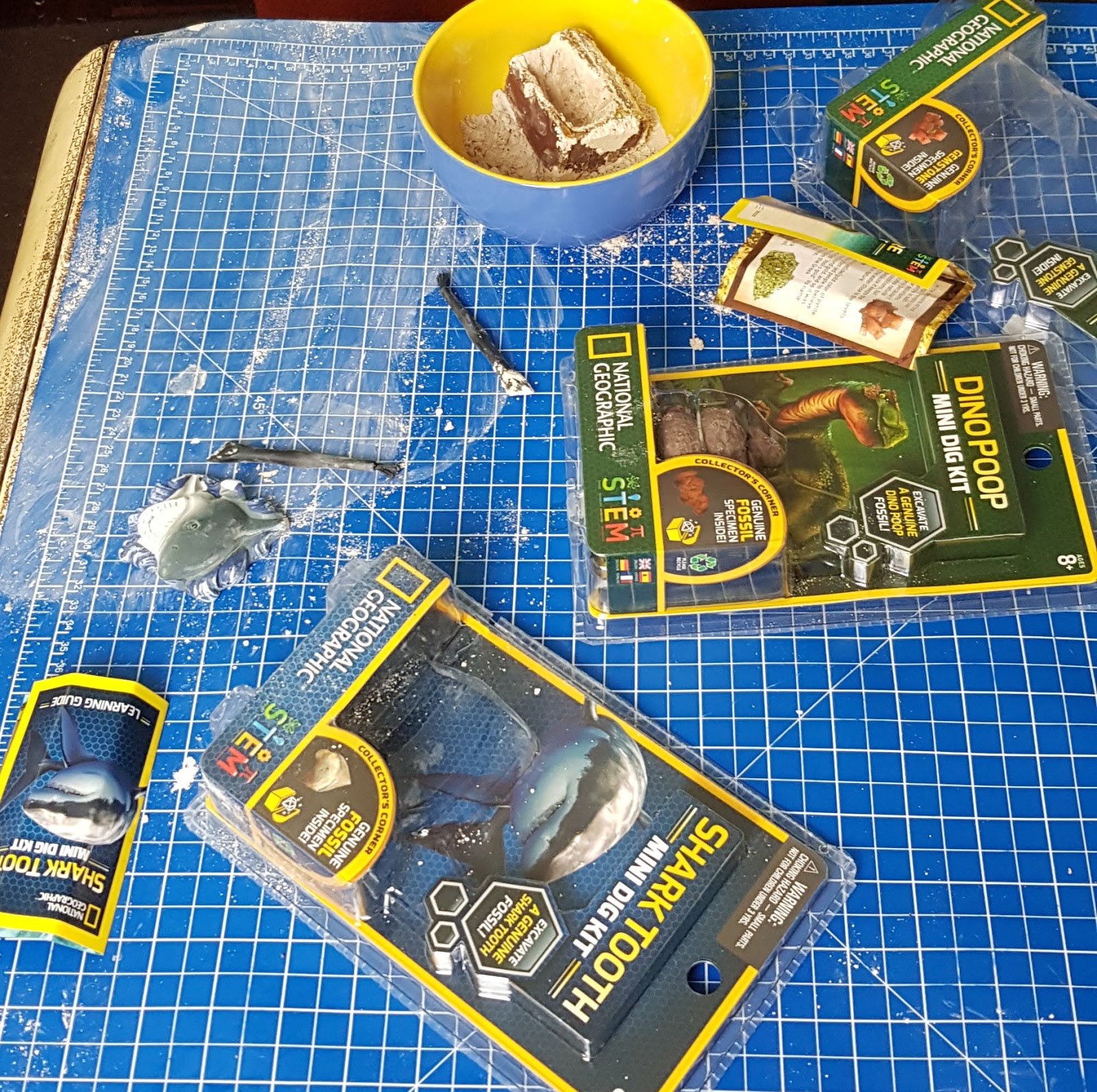 The Brick Castle: National Geographic STEM Dig Kits Review (age 8+) Sent by  Bandai.