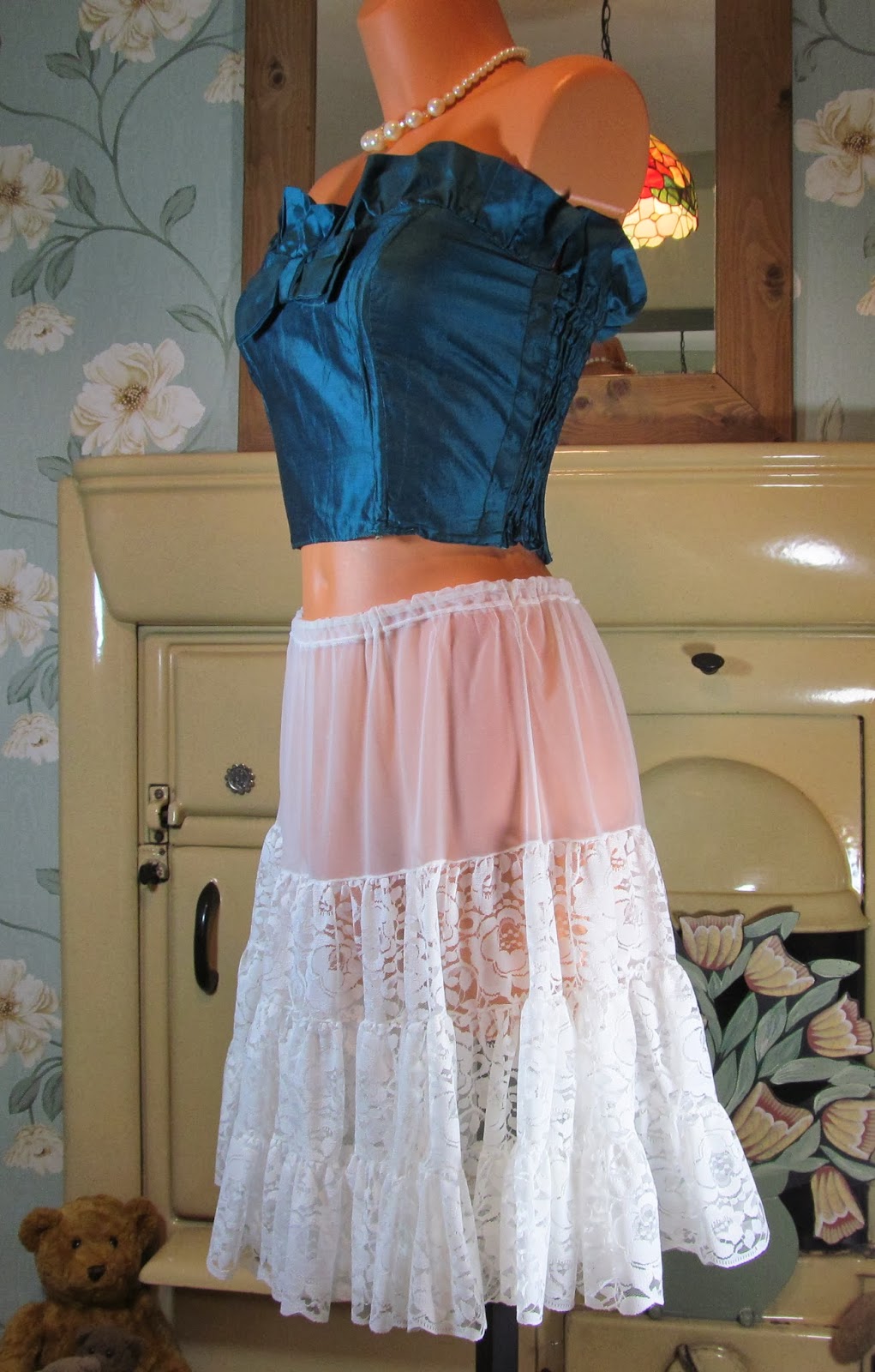 VINTAGE WHITE CHIFFON SISSY 3 TIRE RA RA HALF SLIP PETTICOAT SKIRT M/L