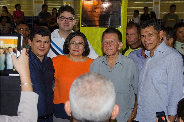 Prefeitura de Cocal inaugura Centro Comercial e praça - Imagem 32