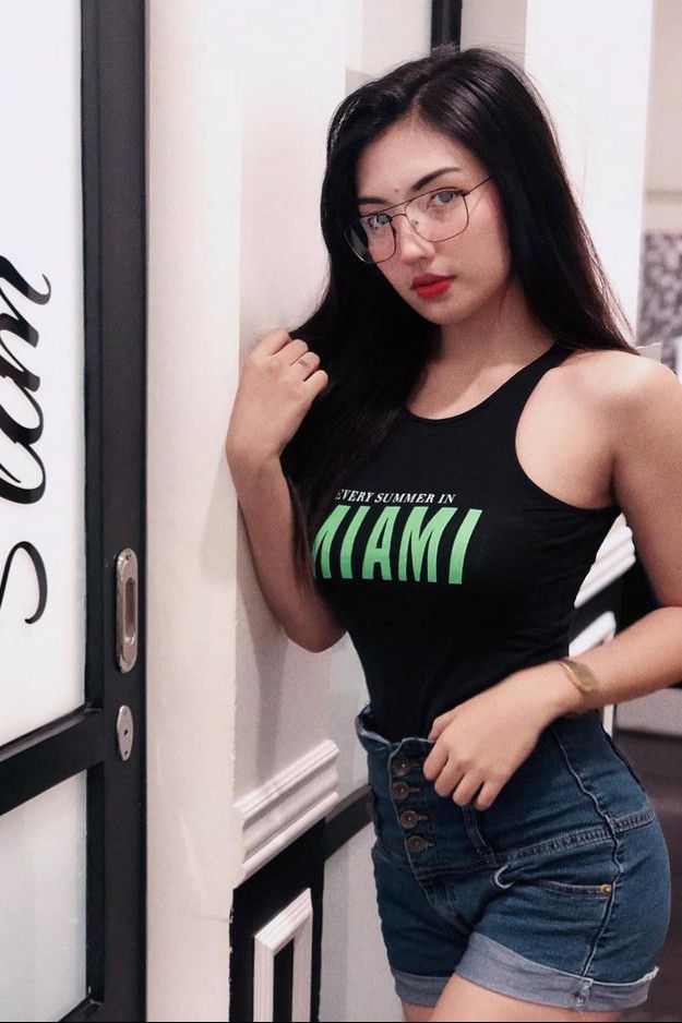 Top Pinay Big Boobs Caffey Namindang Hot And Sexy Beautiful Busty Asian Booty Vlogger