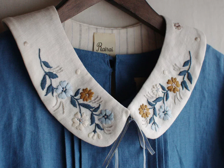 Hình thêu hoa trên cổ áo
