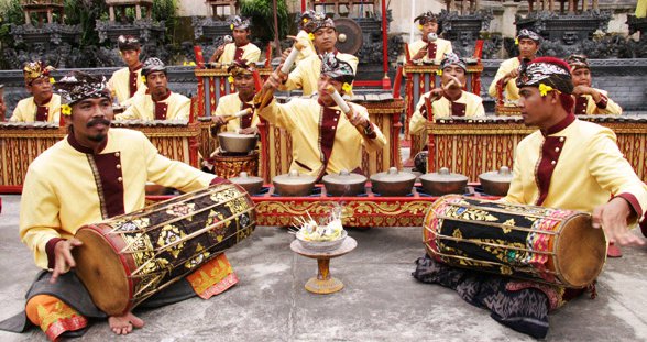 Musik gong luang adalah musik khas asli dari daerah