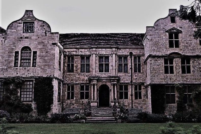 привидение в нью-йорке. призраки замка маргат 2020. йорк англия шеблз. йорк великобритания. нью йоркский призрак.