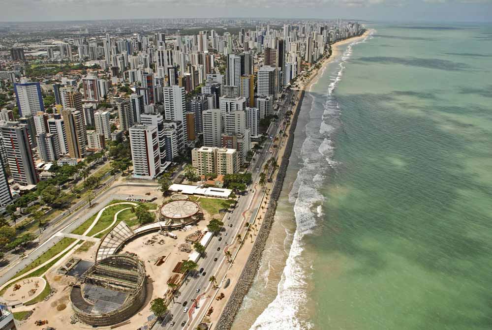 https://1.bp.blogspot.com/-2STeftmxVyw/Wh7ZYdt3shI/AAAAAAABb2E/UENcbQ7I7EEekrQUbePeaS8_LFGhs3S2wCLcBGAs/s1600/praia_boa_viagem_recife_pe.jpg