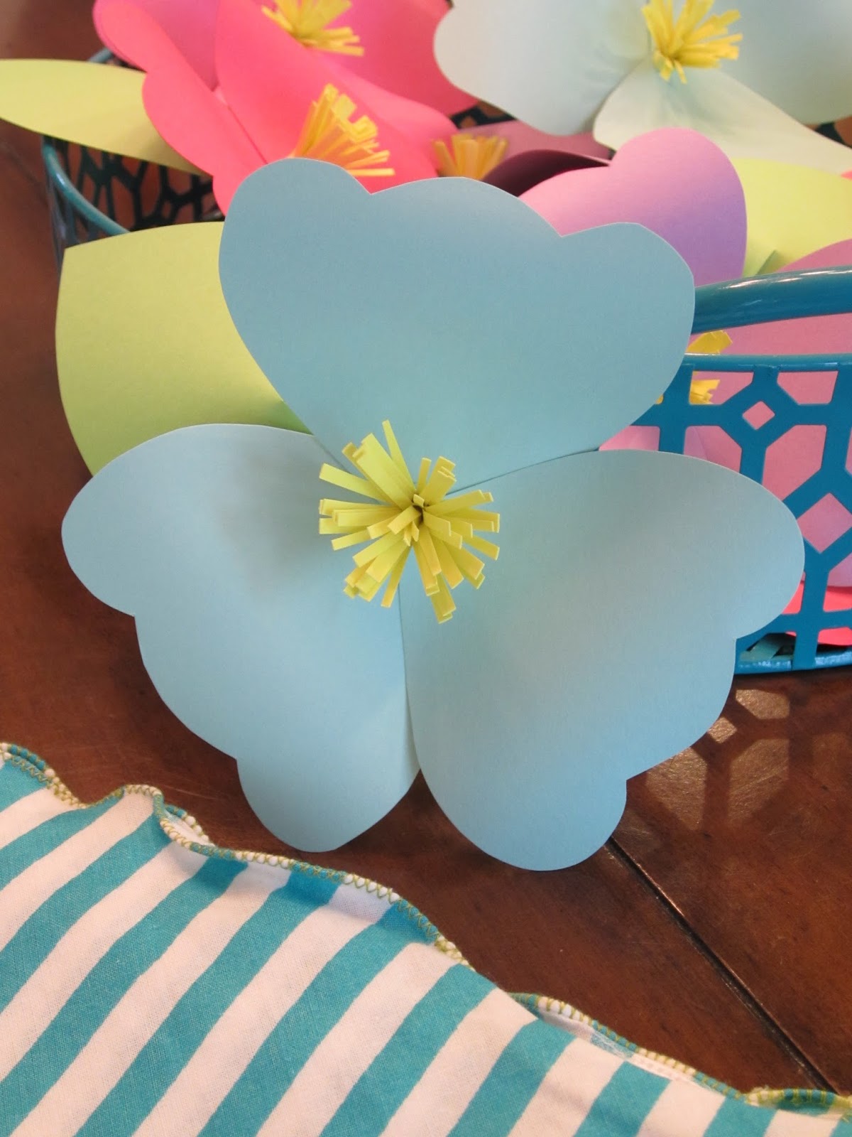 Homemade Luau Party Paper Flowers! design sprinkle