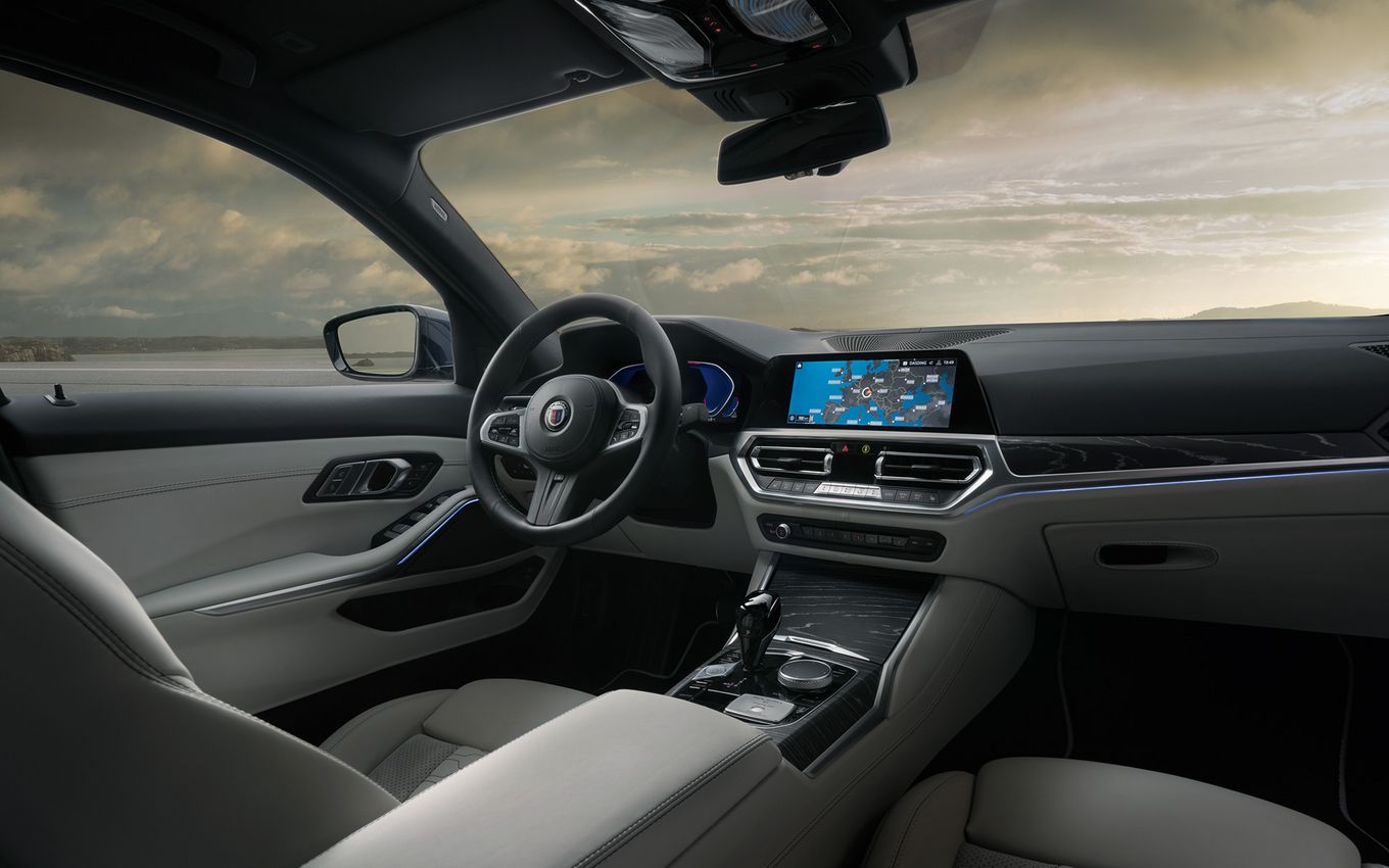 Alpina. À bord, la B3 s'offre quelques touches de bleu et une jolie sellerie en cuir. csm BMW ALPINA B3 09 0f30394f89