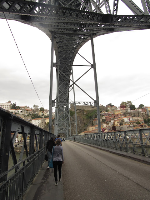 Parte inferior da Ponte de Dom Luís I Ponte de D. Luís I - que ver em Porto, Portugal.